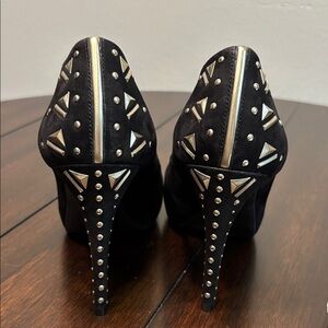 Gianni Bini platform peep toe suede heels 7M